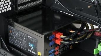 電腦自動關(guān)機常見原因分析與解決指南